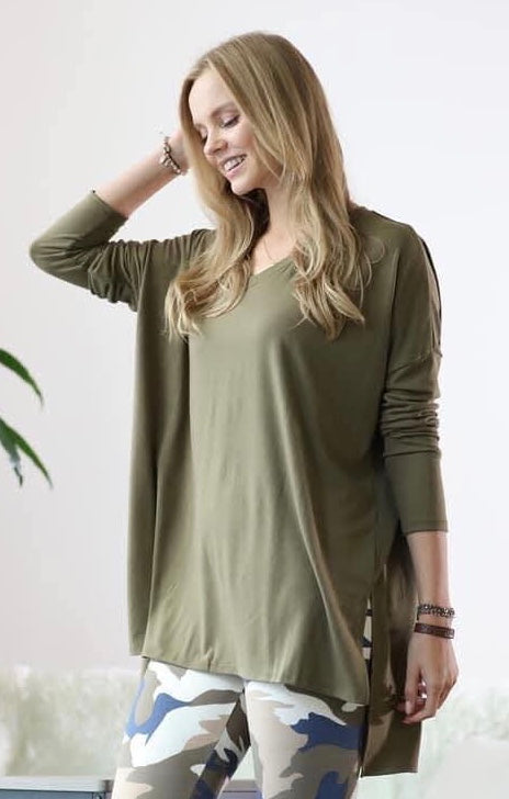 DOLMAN SLEEVE V-NECK SIDE SLIT HI-LOW HEM TOP - olive